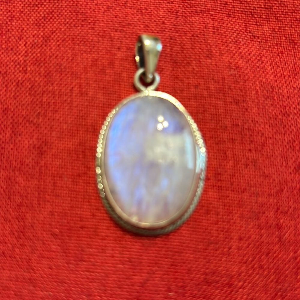 MOONSTONE NEW Sterling silver and moonstone pendant